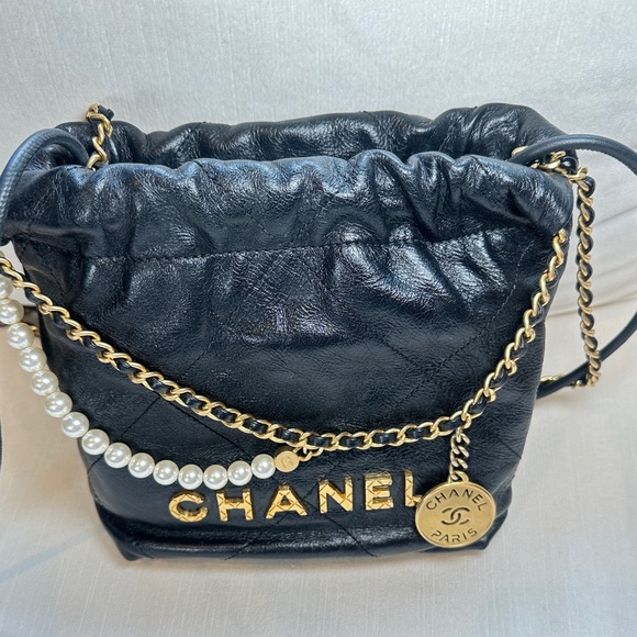Chanel Shiny Crumpled Calfskin Quilted Pearl Mini 22 Black - Picture 3 of 8